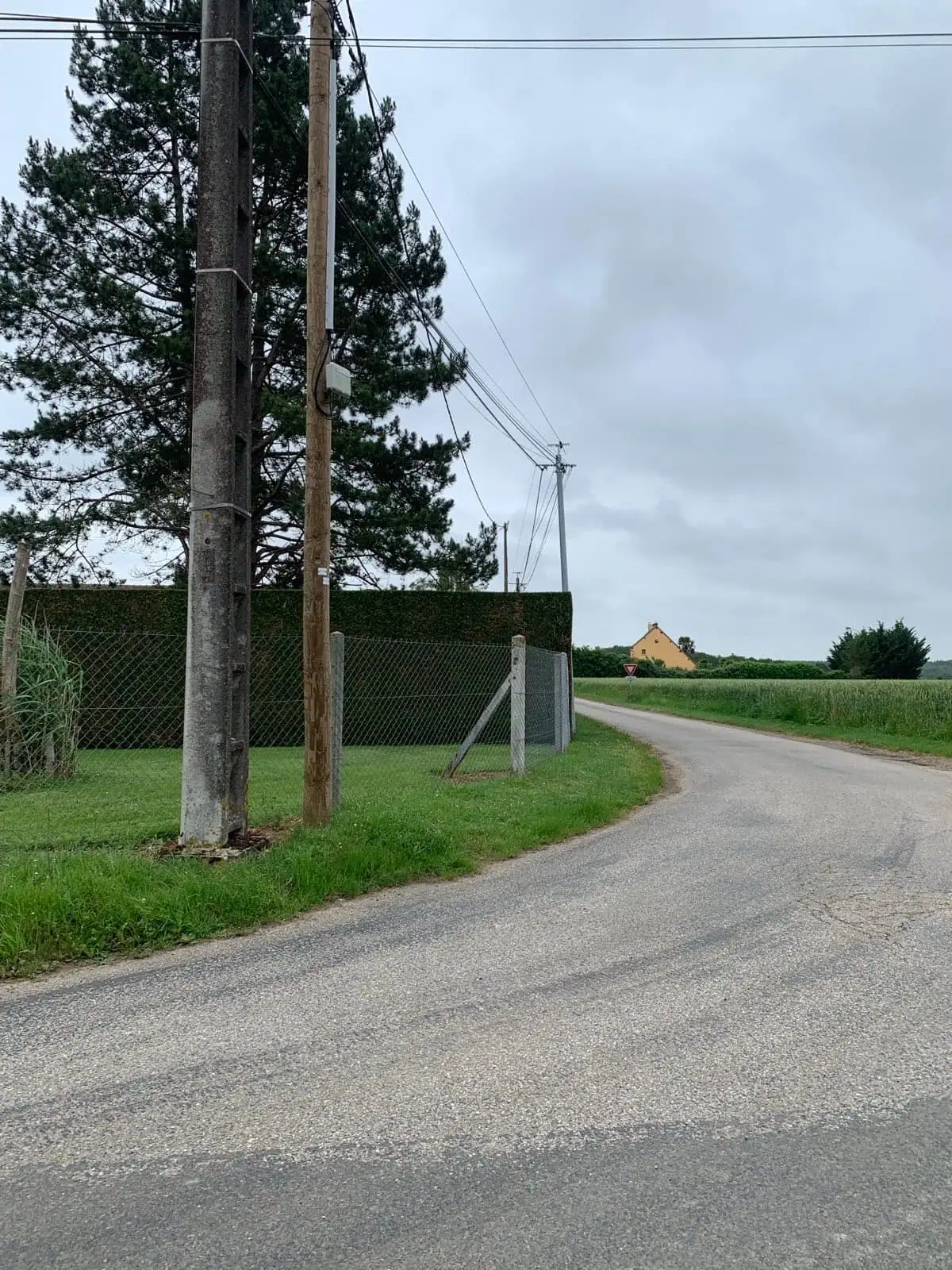 Réserve de défense incendie en bordure de route au hameau de la Haute-Folie